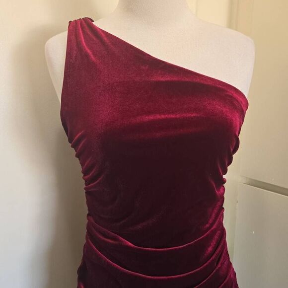HOUSE OF HARLOW 1960 Dress Women's One Shoulder Velvet Ruched Side Garnet Nicole - Picture 2 of 9